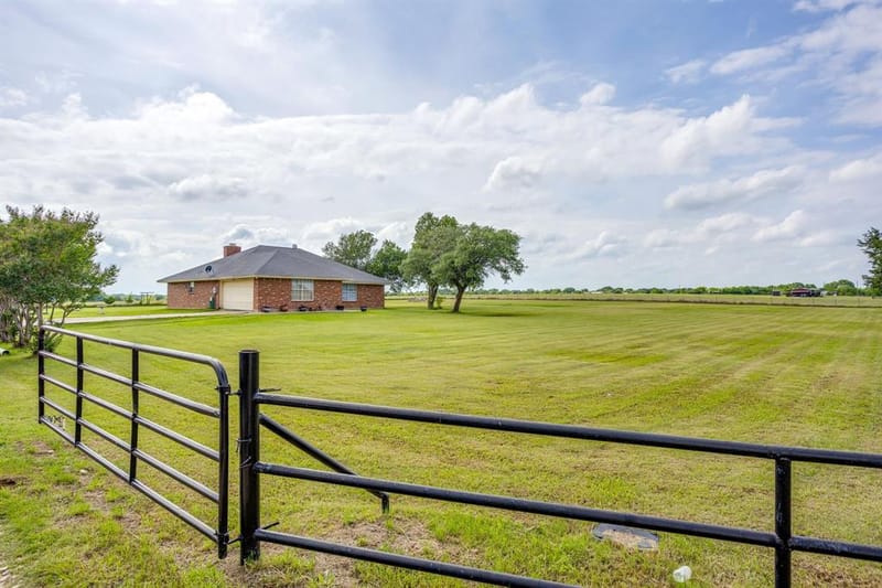 2516 County Road 415, Coyote Flats TX 76031 - Photo 4