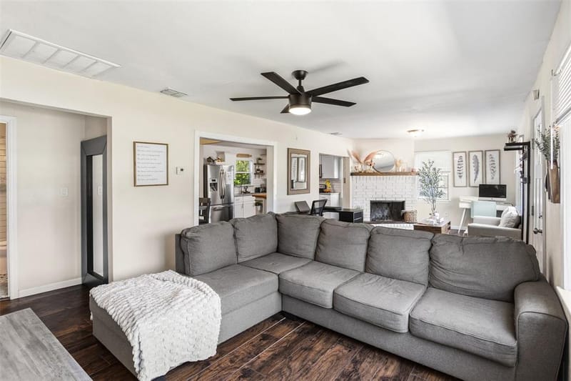 516 E Wintergreen Road, DeSoto TX 75115 - Photo 2
