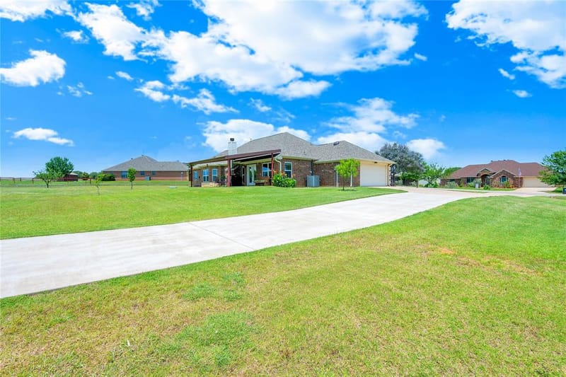 109 Falcons Eye Court, Weatherford TX 76087 - Photo 7