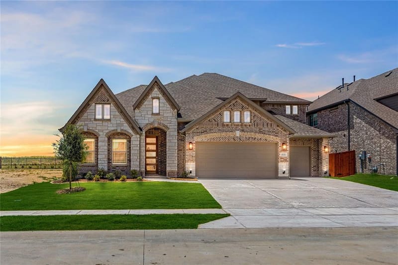 1033 Emerald Trace Drive, Justin TX 76247 - Photo 2