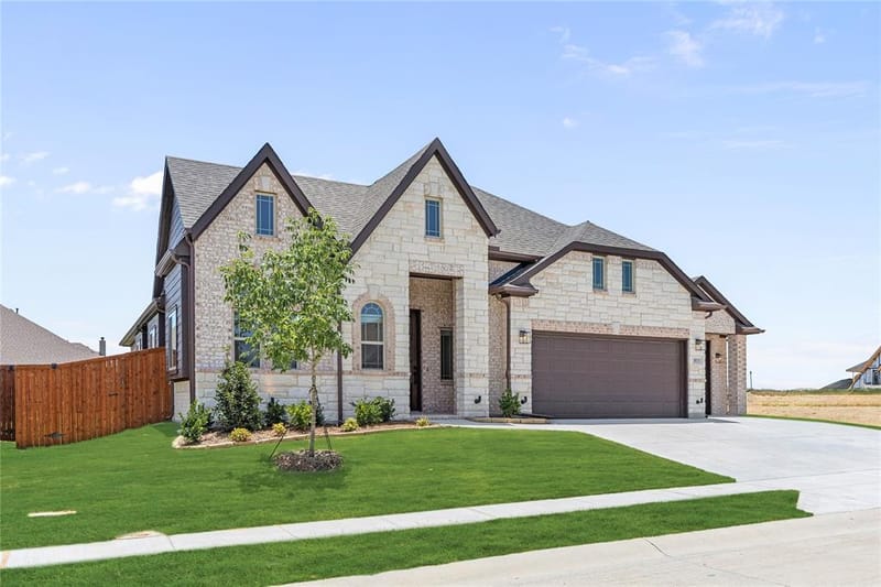 1033 Emerald Trace Drive, Justin TX 76247 - Photo 3
