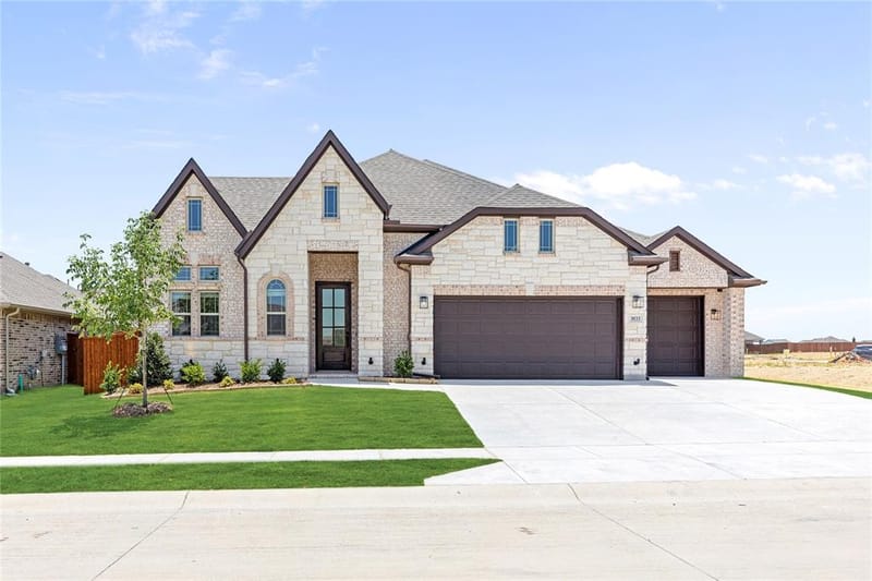 1033 Emerald Trace Drive, Justin TX 76247
