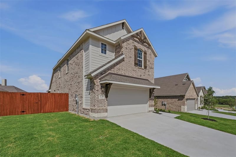 828 Elmstead Drive, Fort Worth TX 76108 - Photo 2