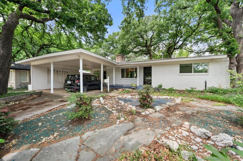 1209 W Lilly Lane, Arlington TX 76013 - Photo 2