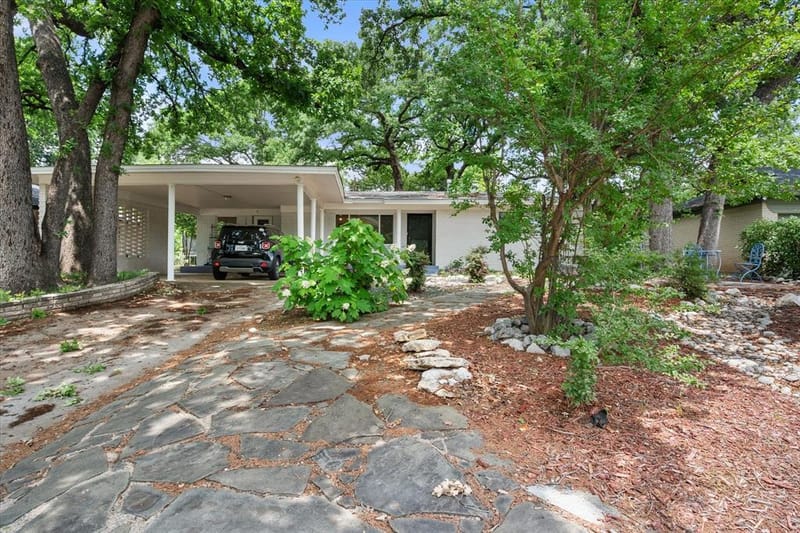 1209 W Lilly Lane, Arlington TX 76013 - Photo 3