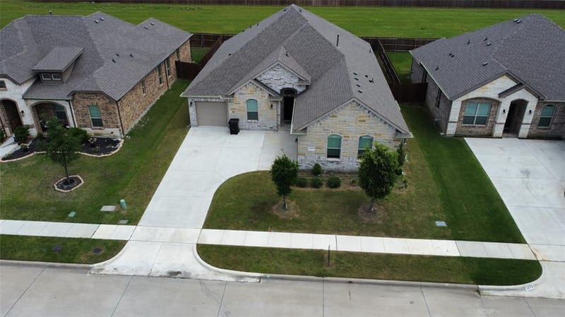 3615 Rolling Meadows Drive, Grand Prairie TX 76065 - Photo 2