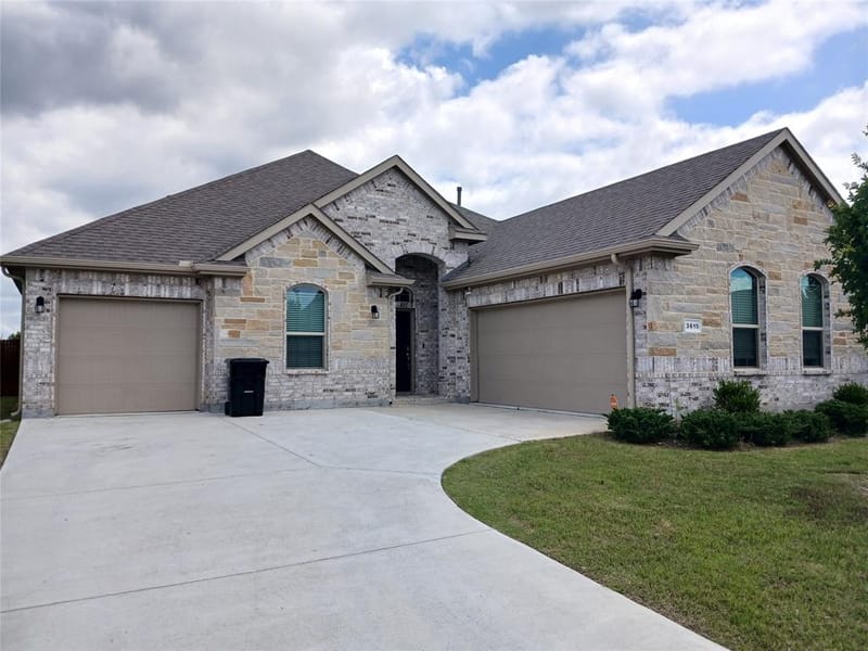 3615 Rolling Meadows Drive, Grand Prairie TX 76065 - Photo 3