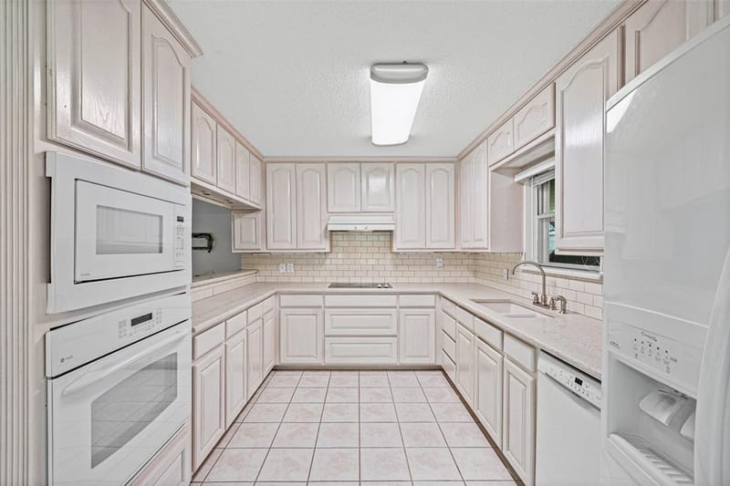 4208 Indian Creek Court, Granbury TX 76049 - Photo 14