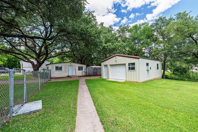 4208 Indian Creek Court, Granbury TX 76049 - Photo 35