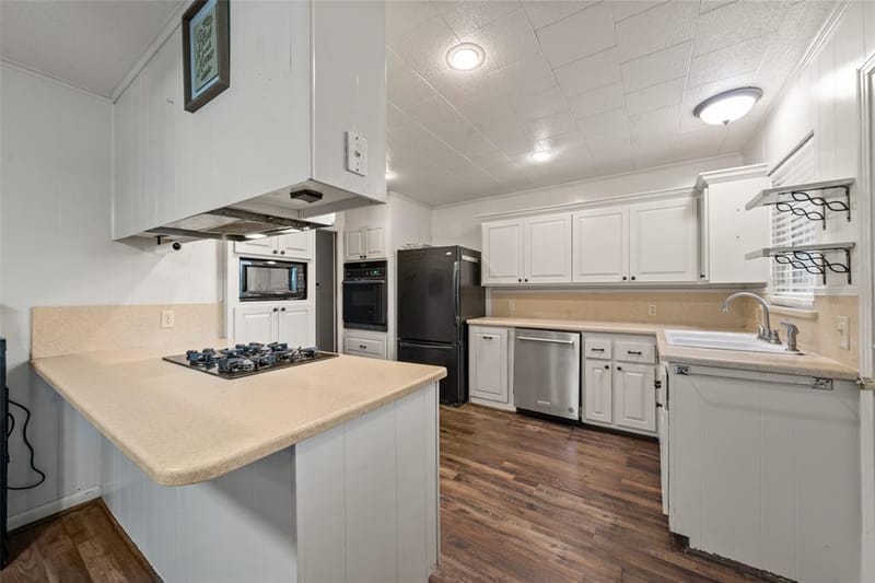608 W Spring Street, West TX 76691 - Photo 11