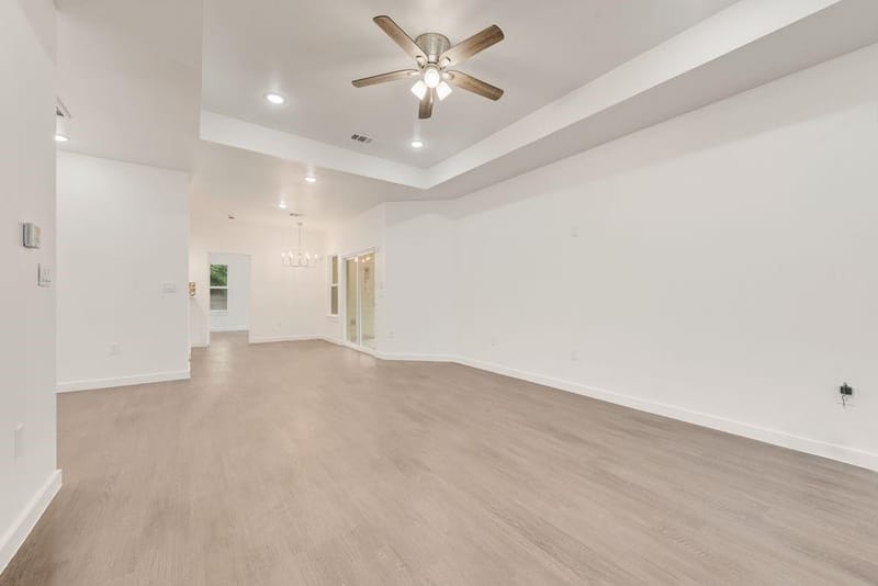 2706 Lenway Street, Dallas TX 75215 - Photo 2