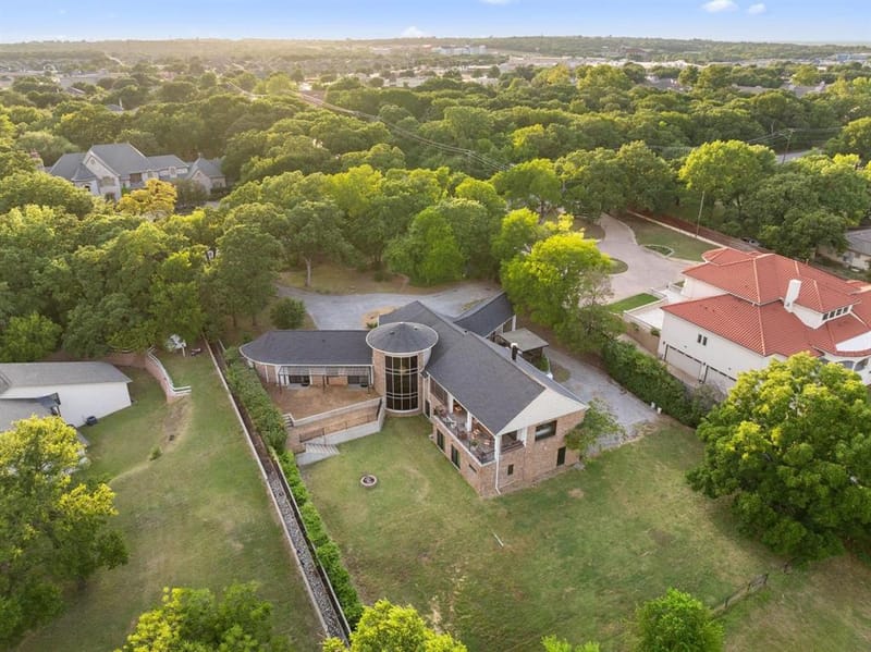 8542 Meadowbrook Drive, Fort Worth TX 76120 - Photo 13