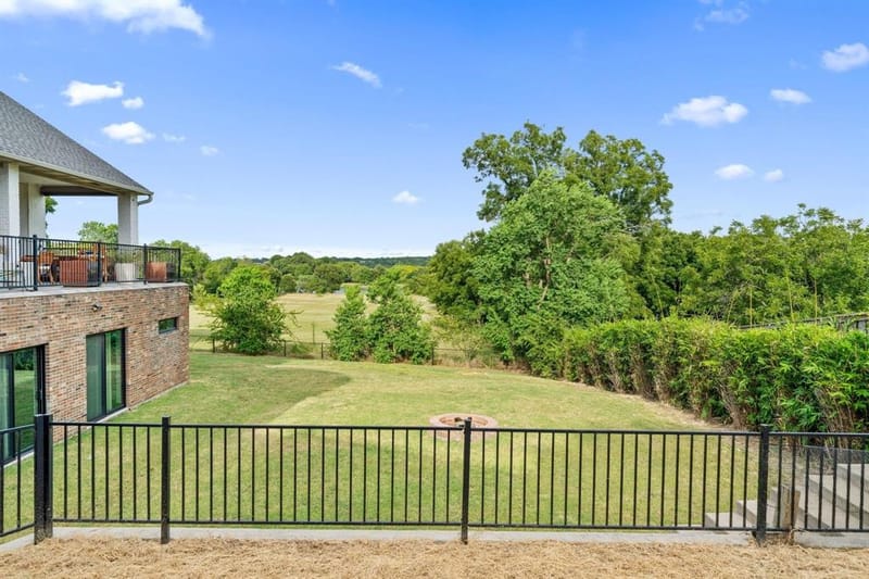 8542 Meadowbrook Drive, Fort Worth TX 76120 - Photo 9