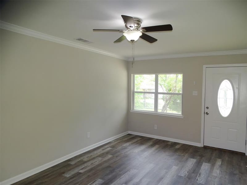 202 E Cober Drive, Grand Prairie TX 75051 - Photo 3