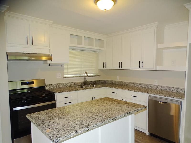 202 E Cober Drive, Grand Prairie TX 75051 - Photo 9