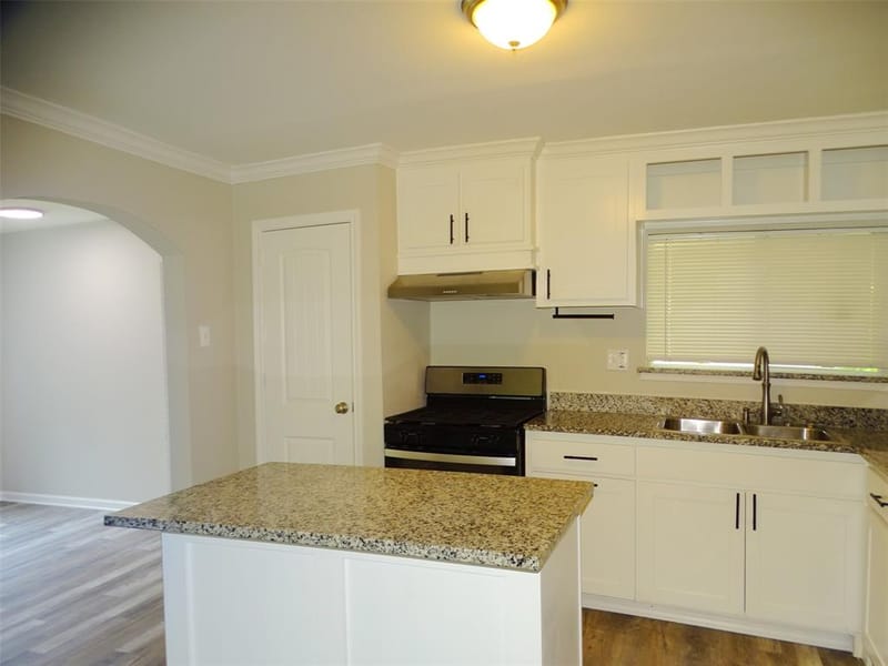 202 E Cober Drive, Grand Prairie TX 75051 - Photo 10