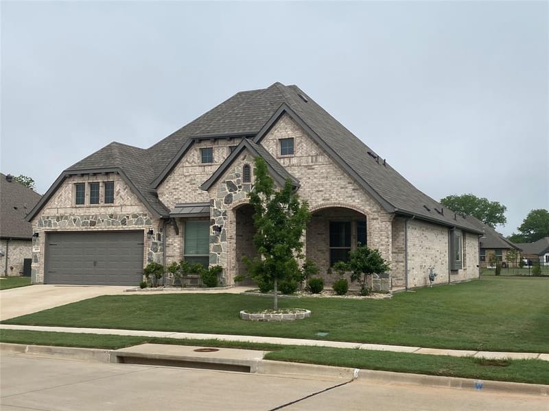 209 Johnson Street, Granbury TX 76048 - Photo 2