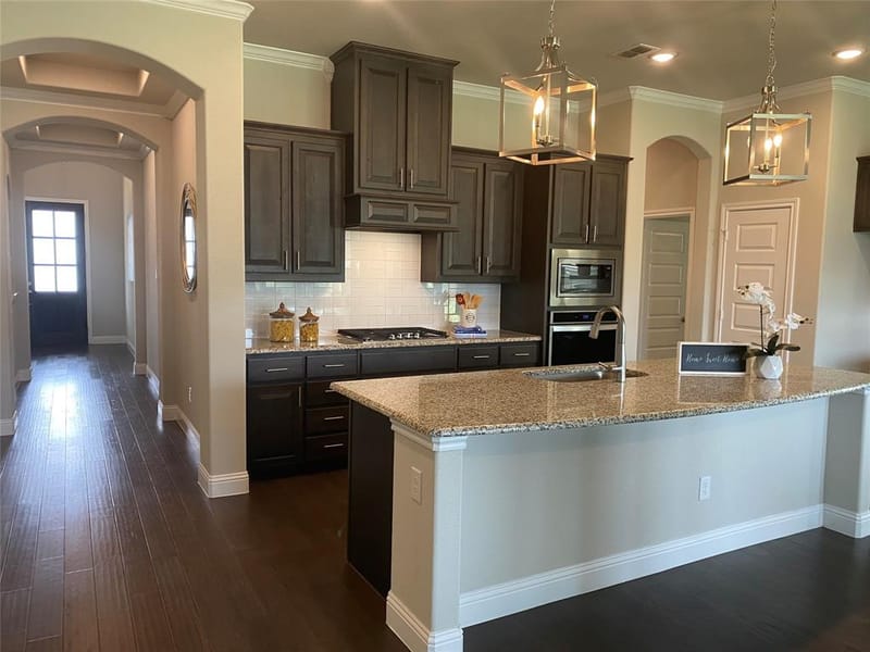 209 Johnson Street, Granbury TX 76048 - Photo 6