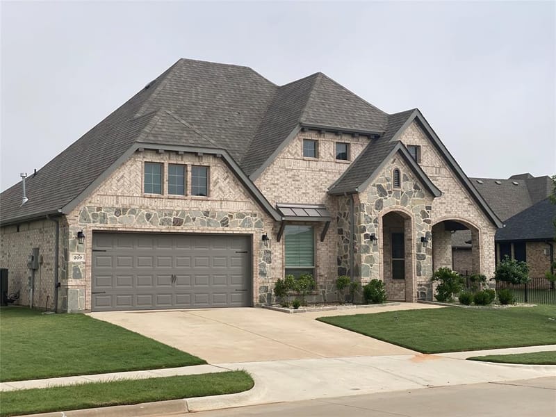 209 Johnson Street, Granbury TX 76048 - Photo 3