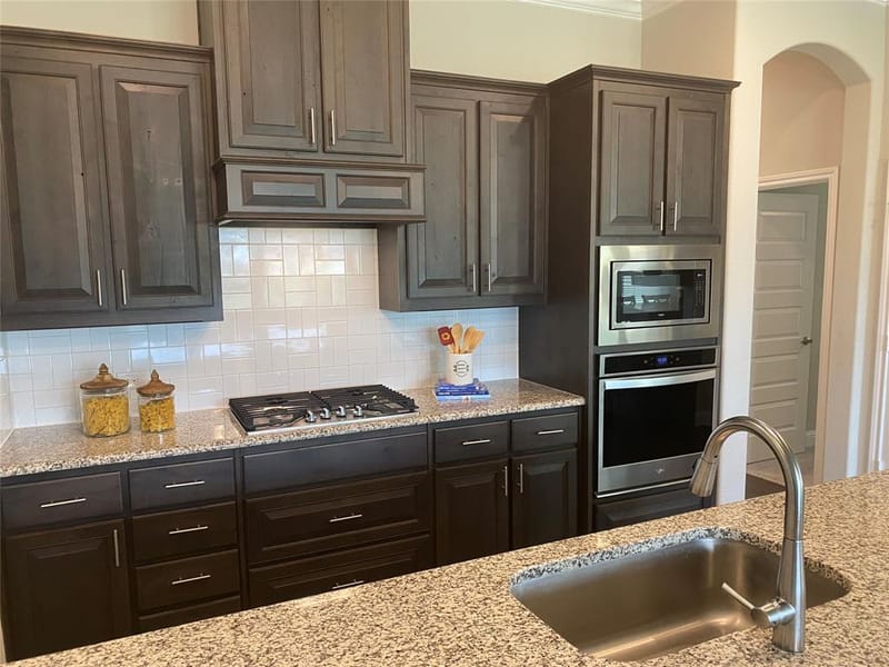 209 Johnson Street, Granbury TX 76048 - Photo 8