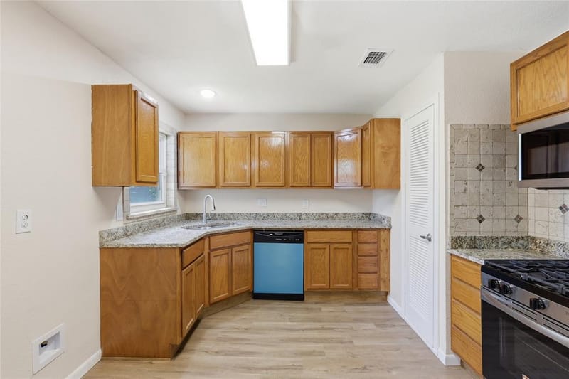 807 Highland Drive, Arlington TX 76010 - Photo 12
