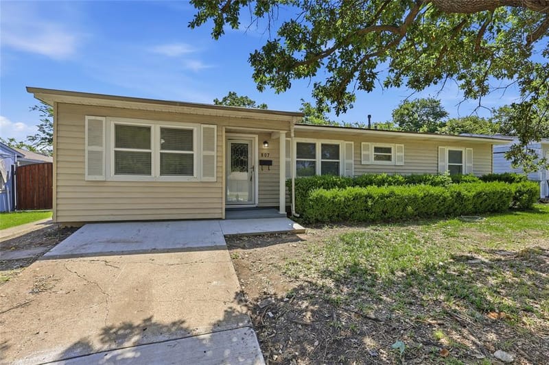 807 Highland Drive, Arlington TX 76010 - Photo 3