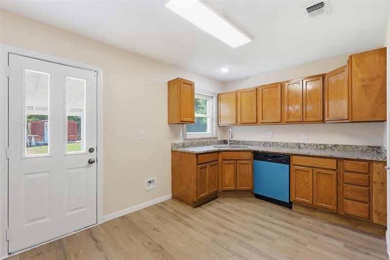 807 Highland Drive, Arlington TX 76010 - Photo 14