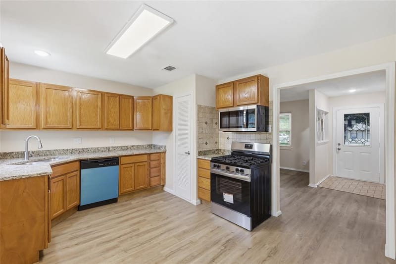 807 Highland Drive, Arlington TX 76010 - Photo 11