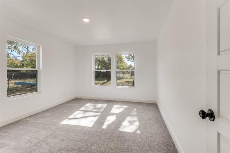 5728 Wilkes Drive, Fort Worth TX 76119 - Photo 12