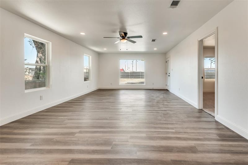 5728 Wilkes Drive, Fort Worth TX 76119 - Photo 3