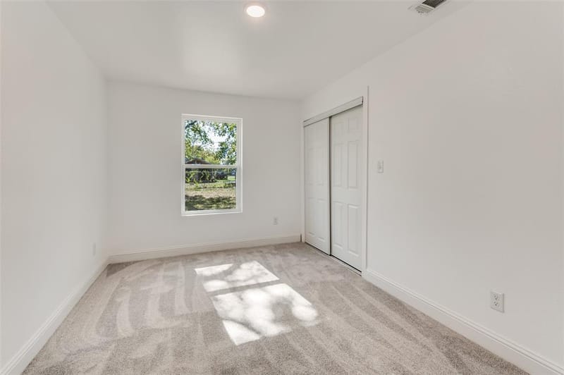 5728 Wilkes Drive, Fort Worth TX 76119 - Photo 9
