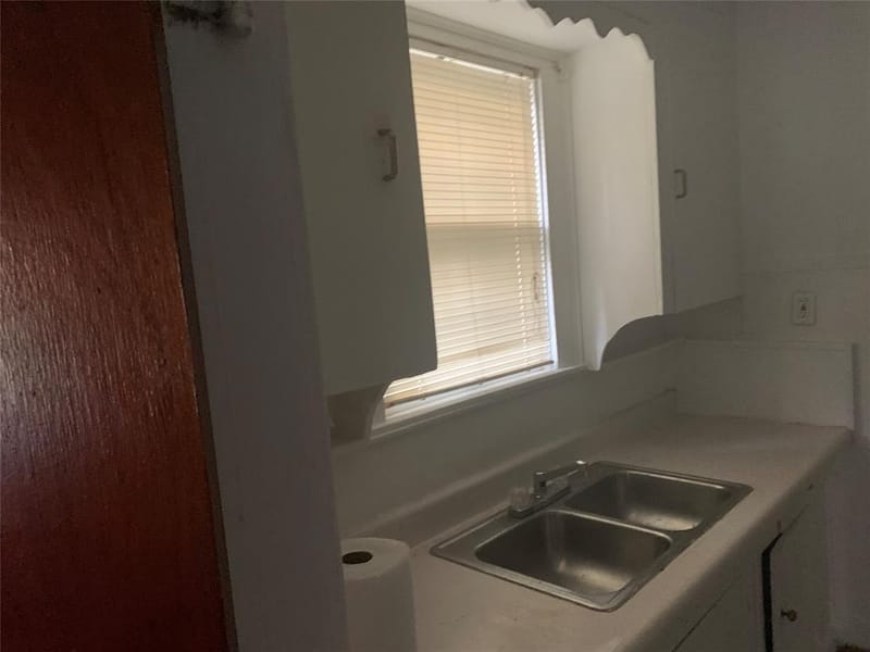 2327 Dathe Street, Dallas TX 75215 - Photo 9