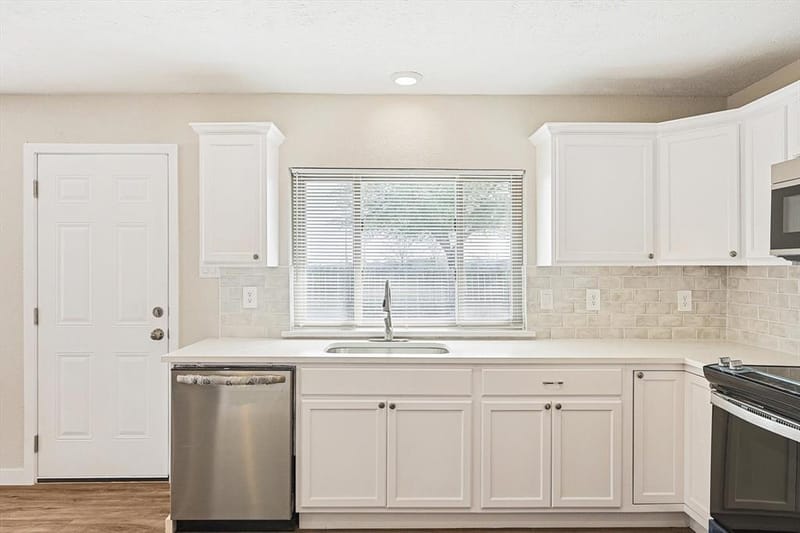 5753 Valley Mills Drive, Garland TX 75043 - Photo 2