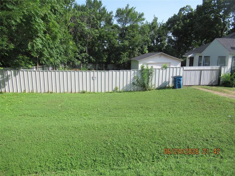 201 E Dallas Street, Hutchins TX 75141 - Photo 2
