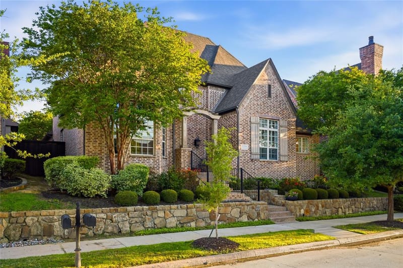2256 Cardinal Boulevard, Carrollton TX 75010 - Photo 3