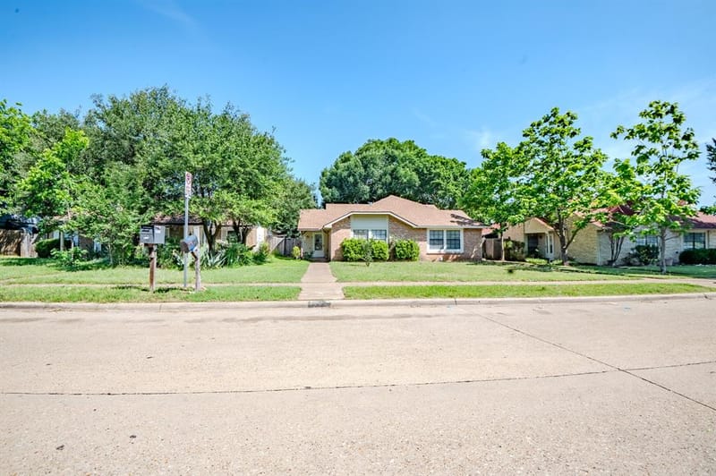 7105 Pineberry Road, Dallas TX 75249 - Photo 5