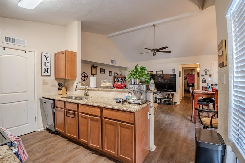 7105 Pineberry Road, Dallas TX 75249 - Photo 11