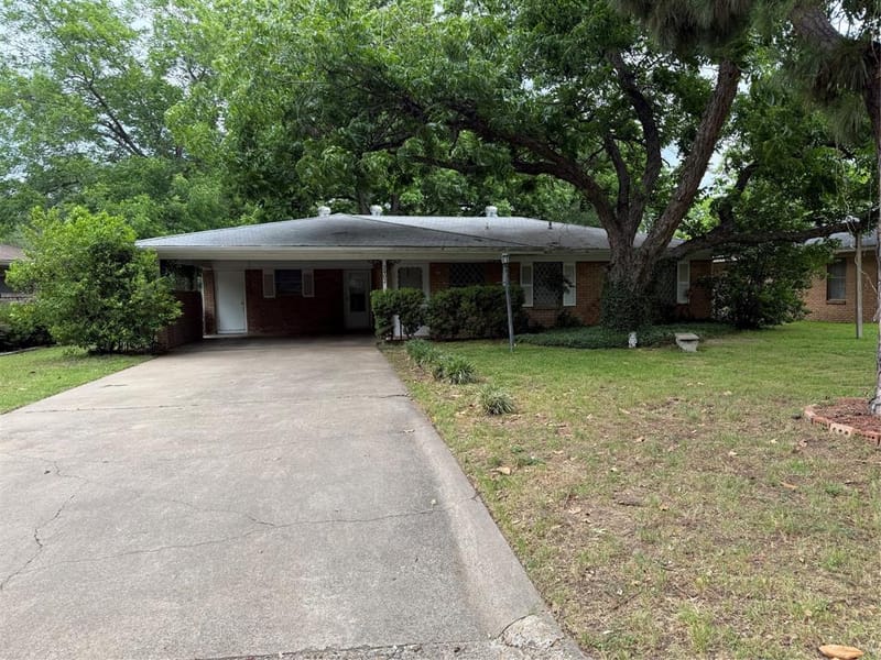 2402 W 5th Avenue, Corsicana TX 75110 - Photo 2