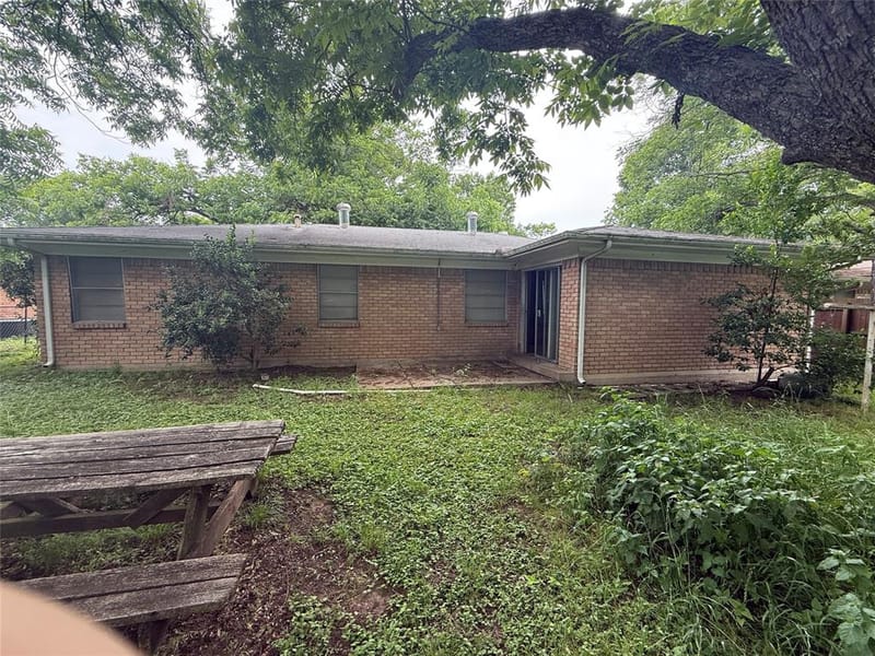 2402 W 5th Avenue, Corsicana TX 75110 - Photo 10