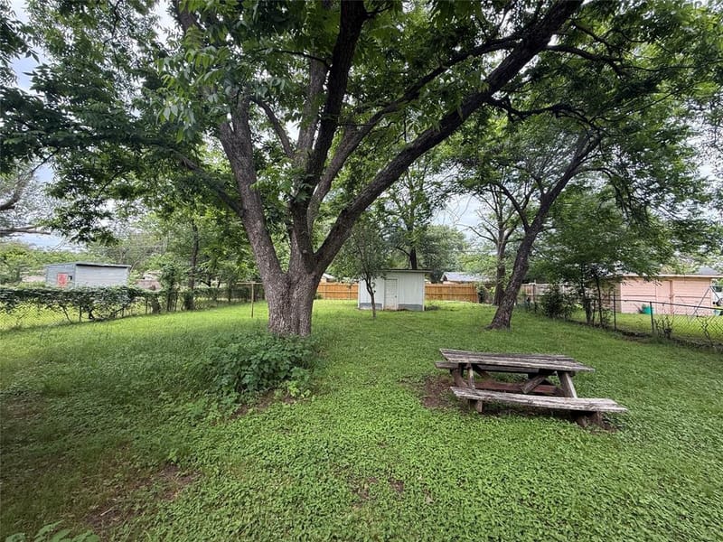 2402 W 5th Avenue, Corsicana TX 75110 - Photo 8