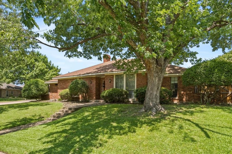 1601 Fairway Circle, Garland TX 75043 - Photo 2