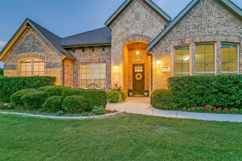 10248 Mustang Wells Drive, Fort Worth TX 76126 - Photo 2
