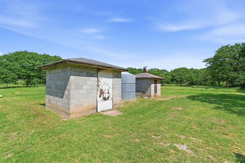 3523 E Highway 199, Springtown TX 76082 - Photo 28