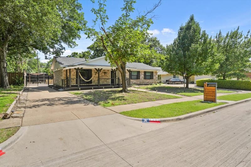 2795 Beechmont Drive, Dallas TX 75228 - Photo 3
