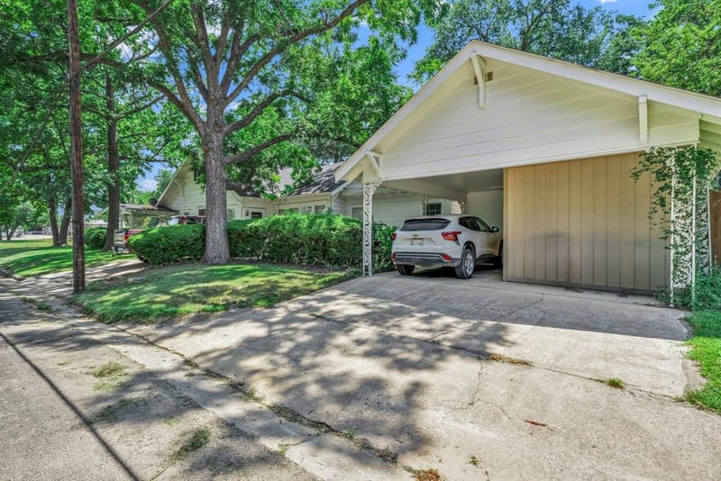 605 Davis Street S, Sulphur Springs TX 75482 - Photo 4