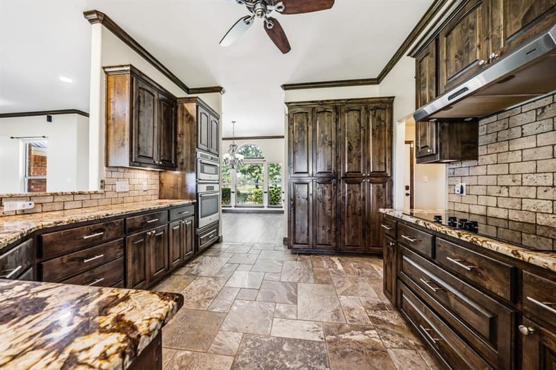 716 Retoma Park Drive, Robinson TX 76706 - Photo 9