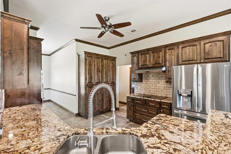 716 Retoma Park Drive, Robinson TX 76706 - Photo 8