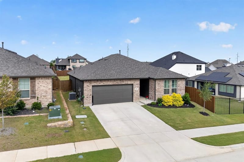 645 Pawprint Hollow, Godley TX 76044 - Photo 3