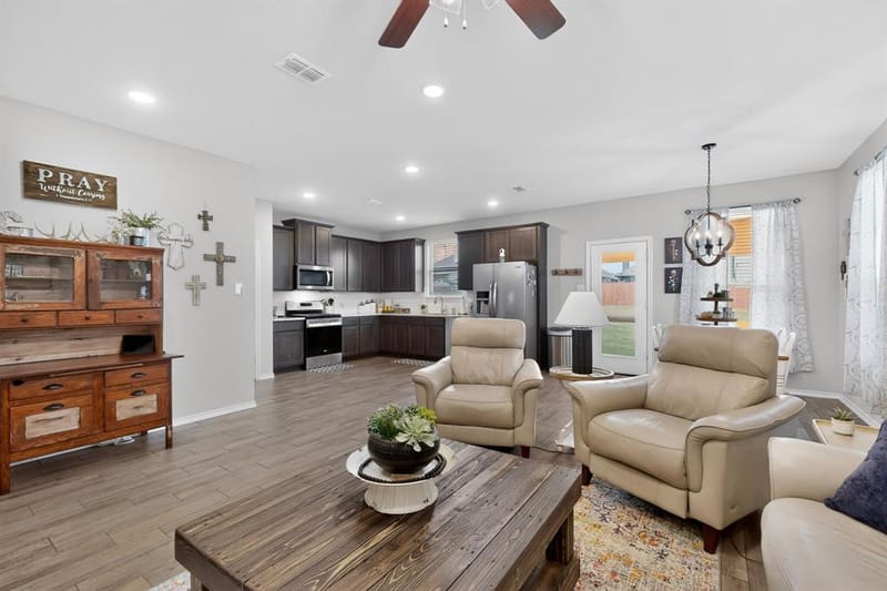 645 Pawprint Hollow, Godley TX 76044 - Photo 9