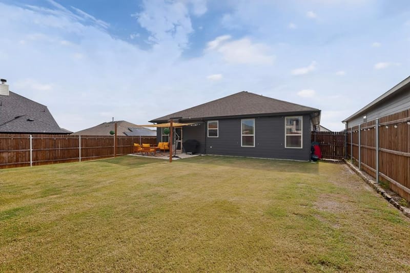 645 Pawprint Hollow, Godley TX 76044 - Photo 35